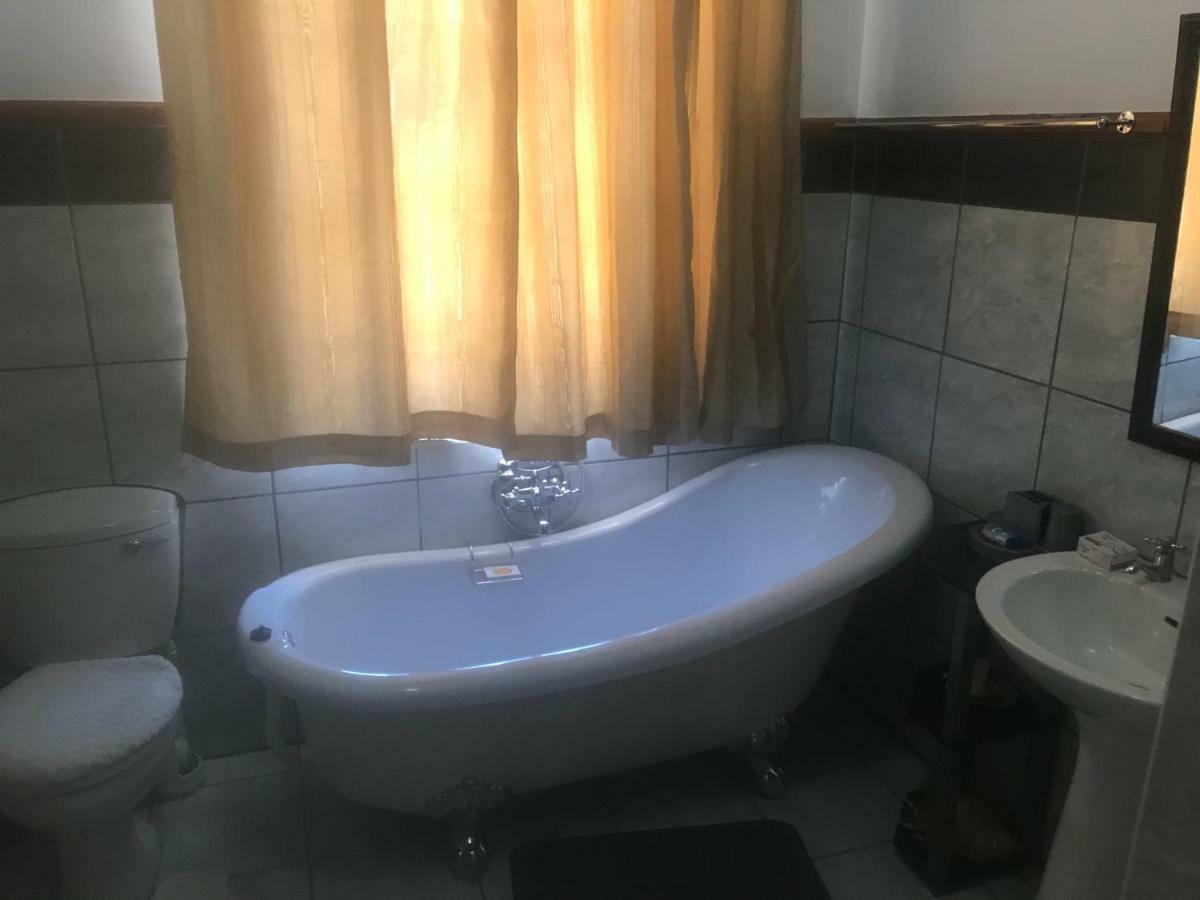 Towerzicht Guest House Ladismith Bagian luar foto